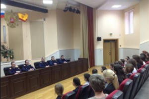 СКР Чувашии показал лицеистам качества следователей 