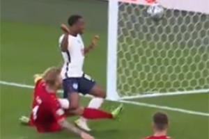  Голландец Маккели выдал Англии финал в овертайме