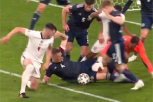 В проходцы ринулись на Евро футбольные канатоходцы