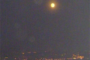 Поэт: ночной папироской летят телецентры