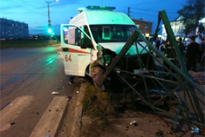 Разбираются со столкновением Лады в скорую 