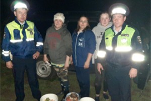 Старлей со товарищи вывели из леса заблудших грибниц