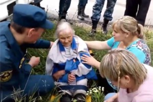 Плутавшую в лесу 2 суток 88-летнюю пенсионерку спасли