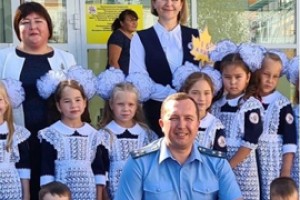 Сравнили 1 сентября линейки школ и кадет