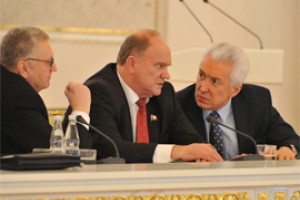  Зюганов призвал противостоять нацизму в Киеве