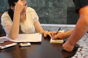 Приставов поймали на вранье о квартирах