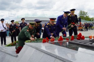 Почтили воздвигших рубеж на Суре