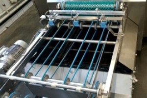 Кондитерка извинилась за руку конфетами