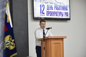 Надзор вернул в очередь семью в Янтиково