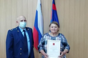 Отблагодарили ветерана и обиходят детские площадки