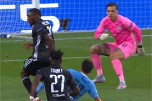 Лион прошел к Баварии