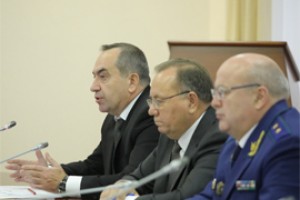 Думали о защите и арестах зарплатного счета 