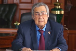 Аман Тулеев простился как перед иконой