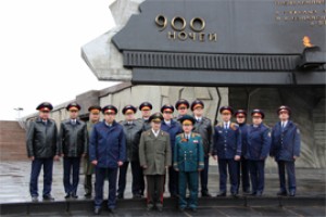 Склонились пред подвигом Ленинграда 