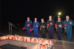 Принесли войне и героям Свечу Памяти