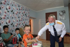 СКР приготовил к школе многодетных Вазюковых