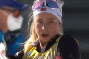 Тириль в золотом пасьюте в Нове-место гналась за собой 