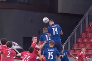 В шершавом футболе словаки гладко выиграли у россиян