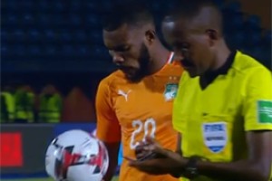 Алжир вывела в полуфинал левая штанга в пенальти