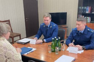 Эдуард Гиматов принял граждан в Алатыре