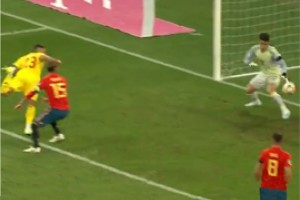 Испания едва не упустила победу