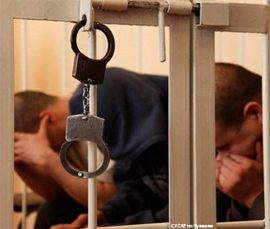 Figuranty dela popali v sudebnuyu kletku