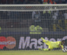 Vratar chilijcev otbivaet penalti argentinca