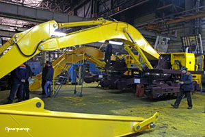 Promtraktor rasschirajet proizvodstvo ekskavatorov