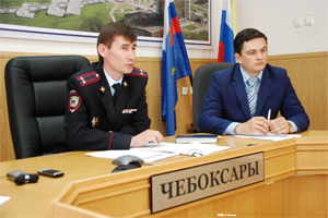 Press konferenzia otdela K MVD po CHR 16 mai 2016 zamyachalnika ugro fadeev nachalnik otdela K aleksandr smirnov