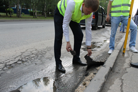 Chuvaschskie narodofrontovzi ozabocheni osvoeniem lisch treti sredstv dorognogo fonda1