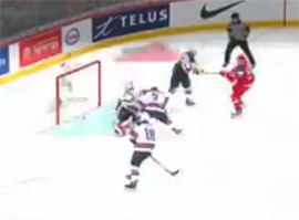 Molodegnaja sbornaja Rossii na molodegnom chempionate mira sigrala so sbornoj SSCHA v polufinale match pregdevremennoj radosti i amerikanzi po bullitam vischli v final3