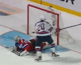 Molodegnaja sbornaja Rossii na molodegnom chempionate mira sigrala so sbornoj SSCHA v polufinale match pregdevremennoj radosti i amerikanzi po bullitam vischli v final7