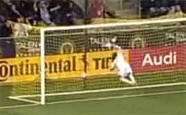 Po zentrovomu golu Vilja oboschel Pele2