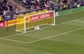 Po zentrovomu golu Vilja oboschel Pele5