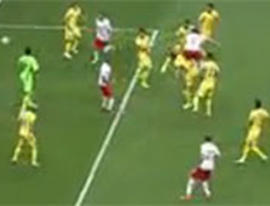 Levandovskij bjet golovoj