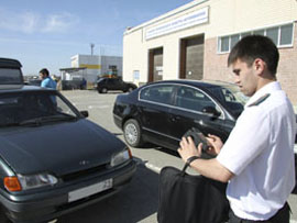 Pristavy rabotayut po dolzhnikam