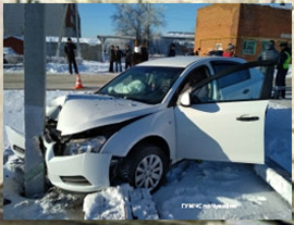 DTP s vrezaniem v stolb