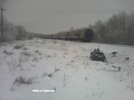 MVD po Chuvashii razbiraetsja s vjehavshej v poezd na pereezde legkovushkoj3