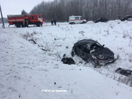 MVD po Chuvashii razbiraetsja s vjehavshej v poezd na pereezde legkovushkoj4
