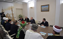 Vladimir Putin skazal muftijam v Kazani o vazhnosti musulmanskoj ummy1