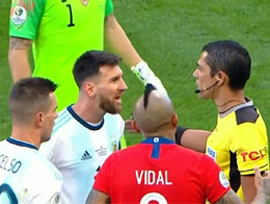 Match Chili i Argentiny s udaleniem Messi7