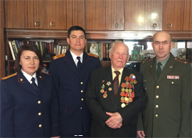 Sledovateli SU SKR po CHuvashii i sotrudniki prokuratury CHuvashii pochtili Den Pobedy14