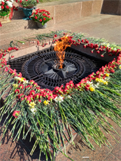 Sledovateli SU SKR po CHuvashii i sotrudniki prokuratury CHuvashii pochtili Den Pobedy9