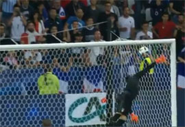 Skorostnaya francuzskaya mashinka podmyala italyancev v Nicce