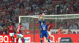 Startovoe trio pobeditelej dobilos po odnomu bezotvetnomu golu6