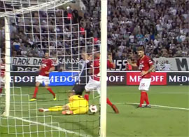 PAOKa volchok pokusal oboronu Spartaka s bochkov10