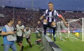 PAOKa volchok pokusal oboronu Spartaka s bochkov12