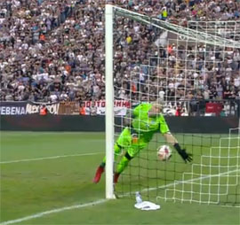 PAOKa volchok pokusal oboronu Spartaka s bochkov18