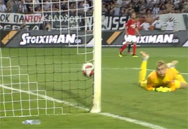 PAOKa volchok pokusal oboronu Spartaka s bochkov6