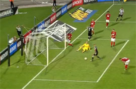 PAOKa volchok pokusal oboronu Spartaka s bochkov8